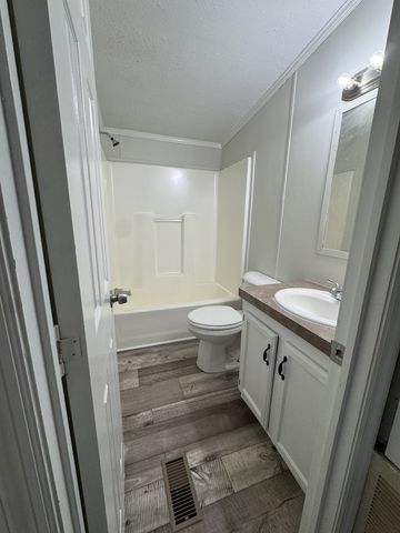 1515 Old Hwy 31, E, Westmoreland, TN 37186