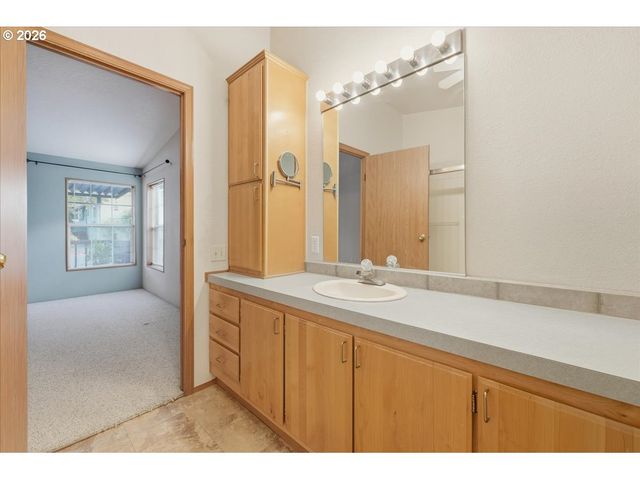 8300 Ne QUATAMA St 104, Hillsboro, OR 97006