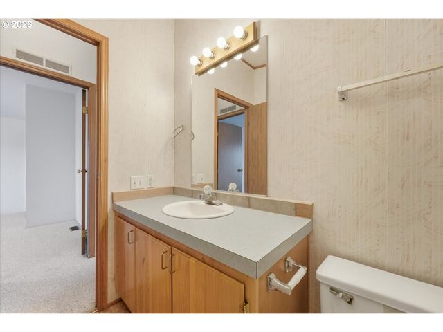 8300 Ne QUATAMA St 104, Hillsboro, OR 97006