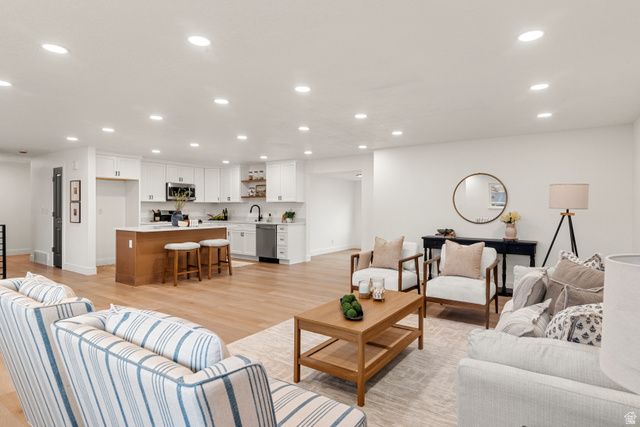 6095 S 2600 W, Roy, UT 84067