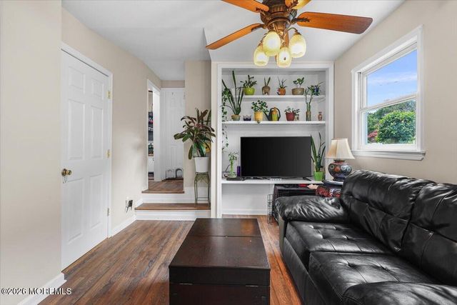 19 Manchester Avenue, Keyport, NJ 07735