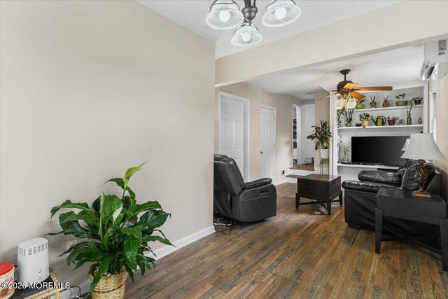 19 Manchester Avenue, Keyport, NJ 07735