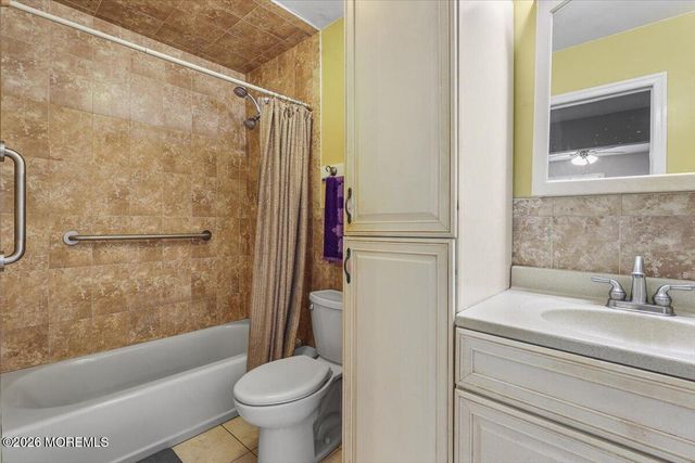 19 Manchester Avenue, Keyport, NJ 07735