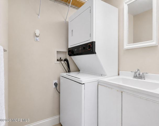 19 Manchester Avenue, Keyport, NJ 07735