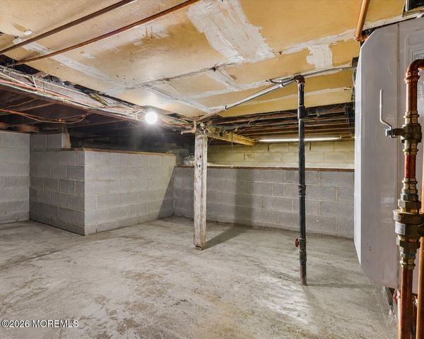 19 Manchester Avenue, Keyport, NJ 07735