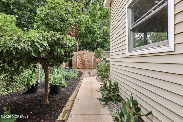 19 Manchester Avenue, Keyport, NJ 07735