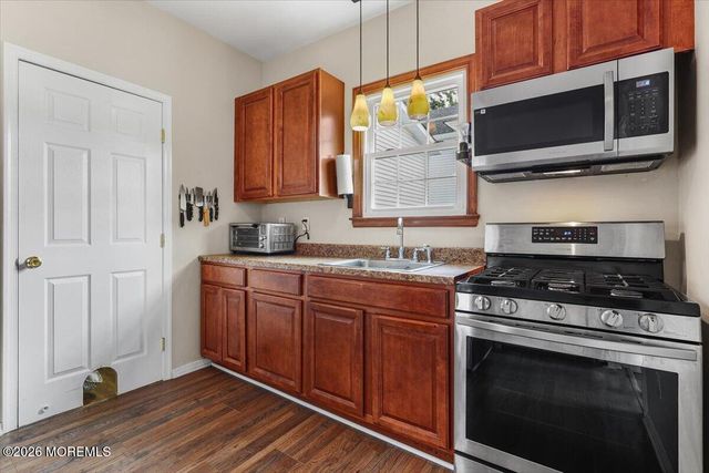 19 Manchester Avenue, Keyport, NJ 07735