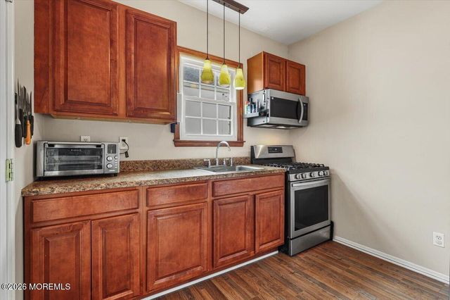 19 Manchester Avenue, Keyport, NJ 07735