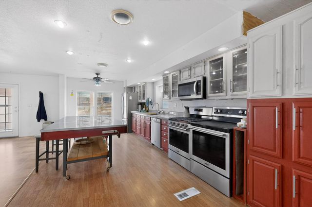 4 Glitter Gulch Way, Edgewood, NM 87015