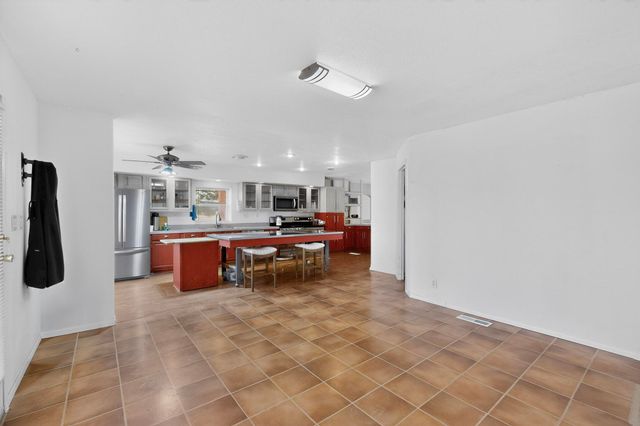 4 Glitter Gulch Way, Edgewood, NM 87015