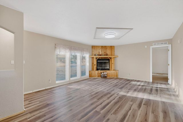 4 Glitter Gulch Way, Edgewood, NM 87015