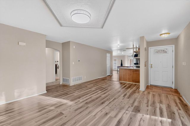 4 Glitter Gulch Way, Edgewood, NM 87015