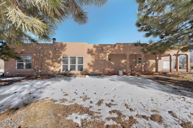 4 Glitter Gulch Way, Edgewood, NM 87015