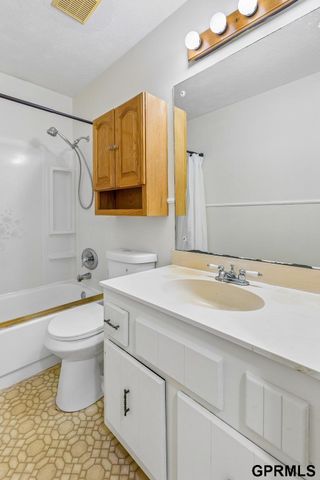 4624 N 130th Circle, Omaha, NE 68164