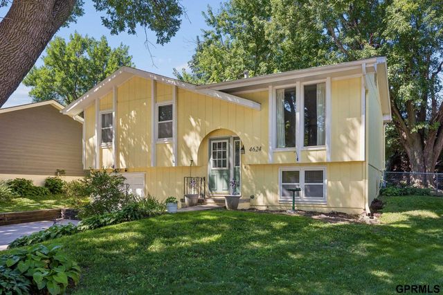 4624 N 130th Circle, Omaha, NE 68164