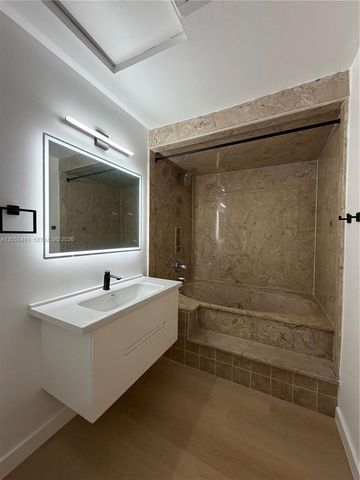 2 Crossings Circle H, Boynton Beach, FL 33435