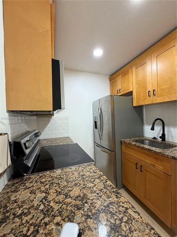 2 Crossings Circle H, Boynton Beach, FL 33435