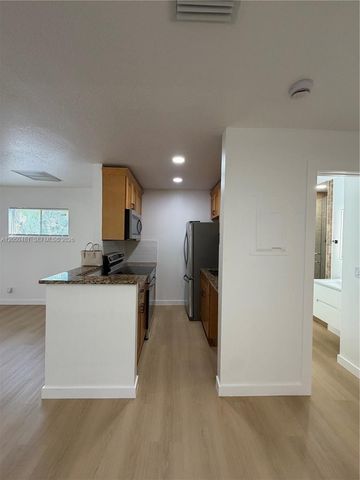 2 Crossings Circle H, Boynton Beach, FL 33435