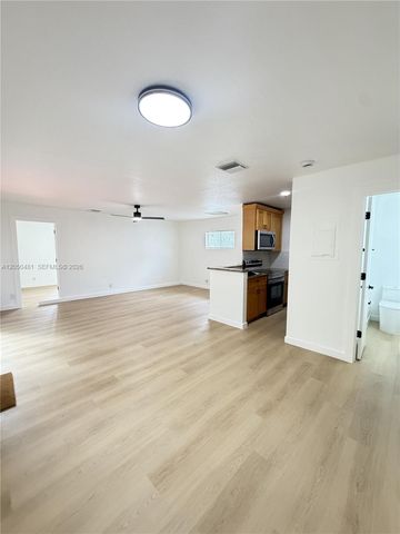 2 Crossings Circle H, Boynton Beach, FL 33435