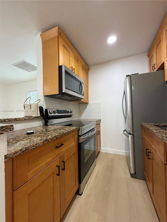 2 Crossings Circle H, Boynton Beach, FL 33435