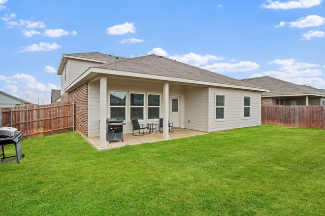 1521 Forest Park Drive, Alvarado, TX 76009