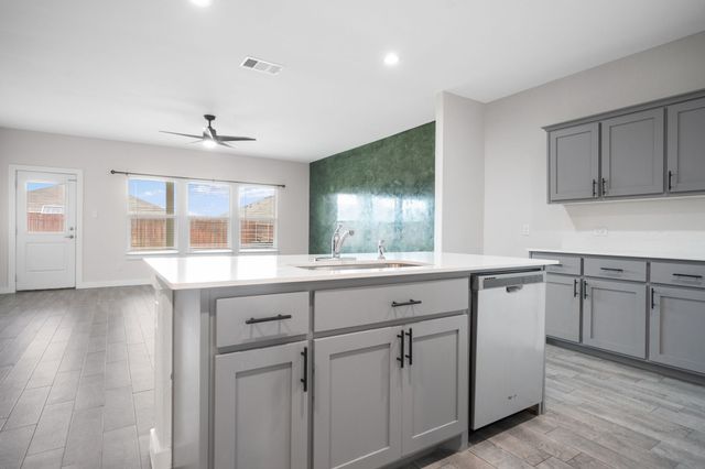 1521 Forest Park Drive, Alvarado, TX 76009