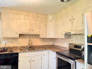 6 E AYLESBURY, Lutherville Timonium, MD 21093