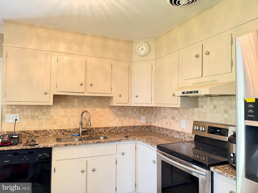 6 E AYLESBURY, Lutherville Timonium, MD 21093