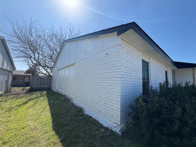 4945 Wampler Drive, The Colony, TX 75056