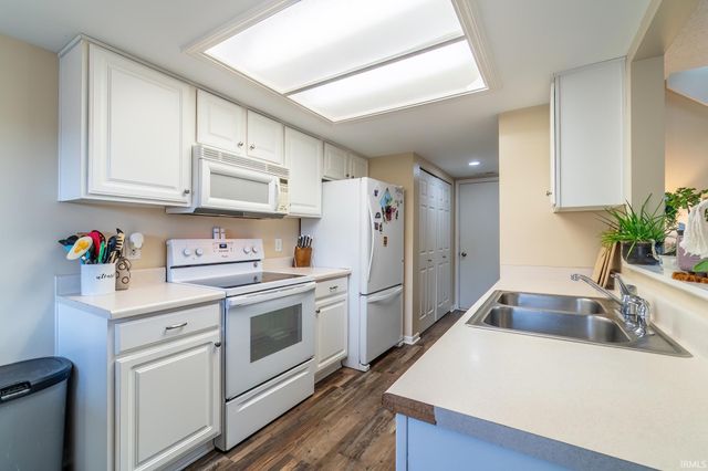 5506 Thornbriar Lane, Fort Wayne, IN 46835