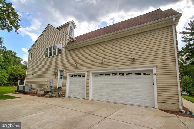 9813 SUNRISE RD, Vienna, VA 22181