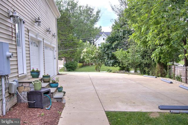 9813 SUNRISE RD, Vienna, VA 22181