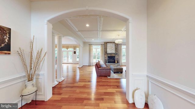 9813 SUNRISE RD, Vienna, VA 22181