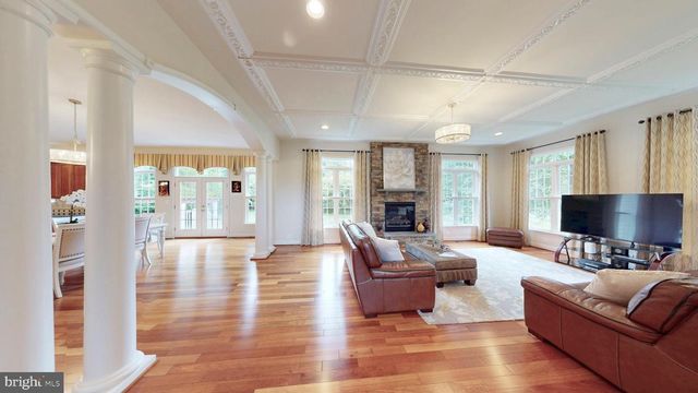 9813 SUNRISE RD, Vienna, VA 22181