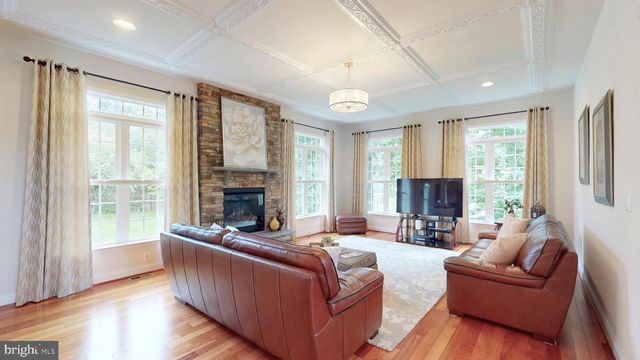 9813 SUNRISE RD, Vienna, VA 22181