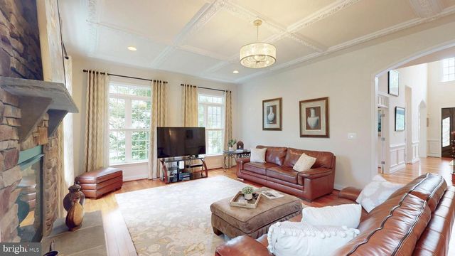 9813 SUNRISE RD, Vienna, VA 22181