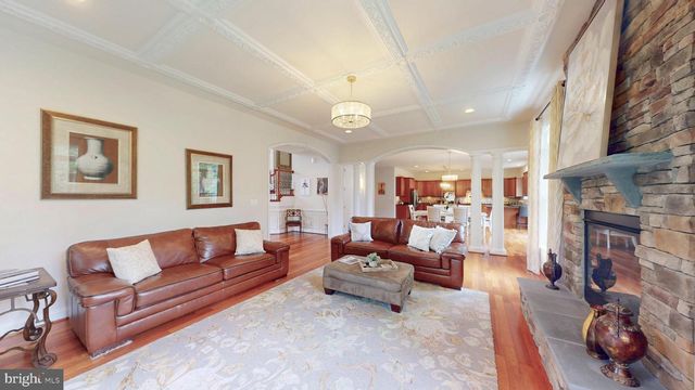 9813 SUNRISE RD, Vienna, VA 22181