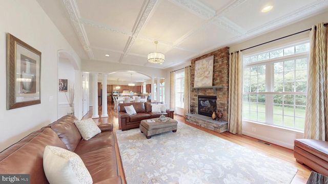 9813 SUNRISE RD, Vienna, VA 22181