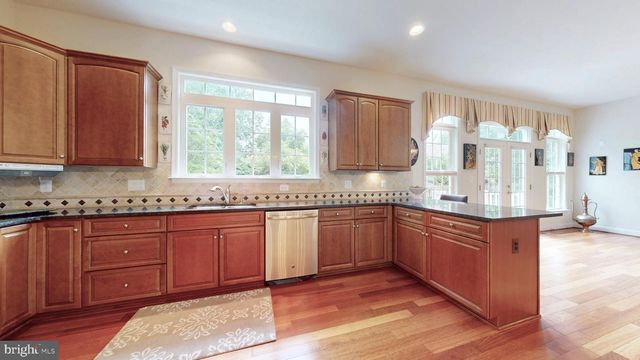 9813 SUNRISE RD, Vienna, VA 22181