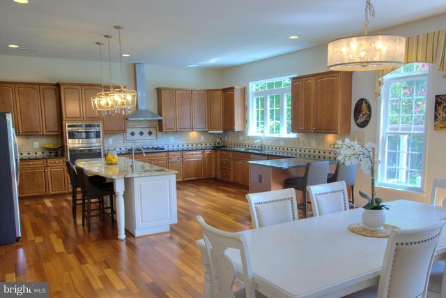 9813 SUNRISE RD, Vienna, VA 22181