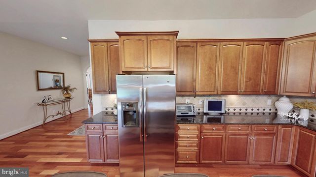 9813 SUNRISE RD, Vienna, VA 22181