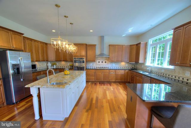 9813 SUNRISE RD, Vienna, VA 22181