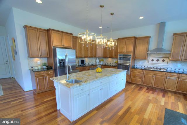 9813 SUNRISE RD, Vienna, VA 22181