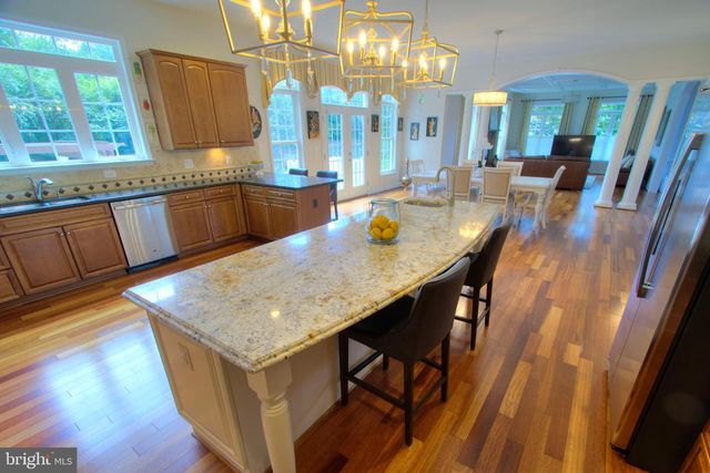 9813 SUNRISE RD, Vienna, VA 22181