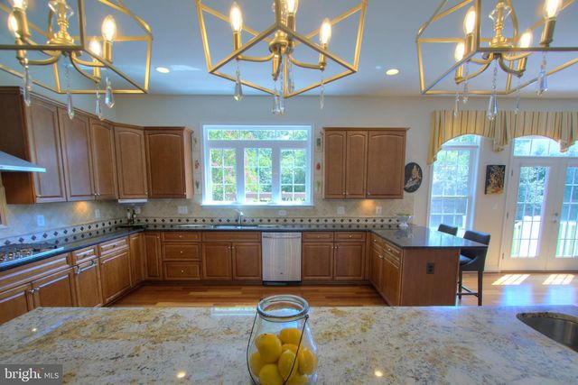 9813 SUNRISE RD, Vienna, VA 22181