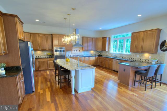 9813 SUNRISE RD, Vienna, VA 22181