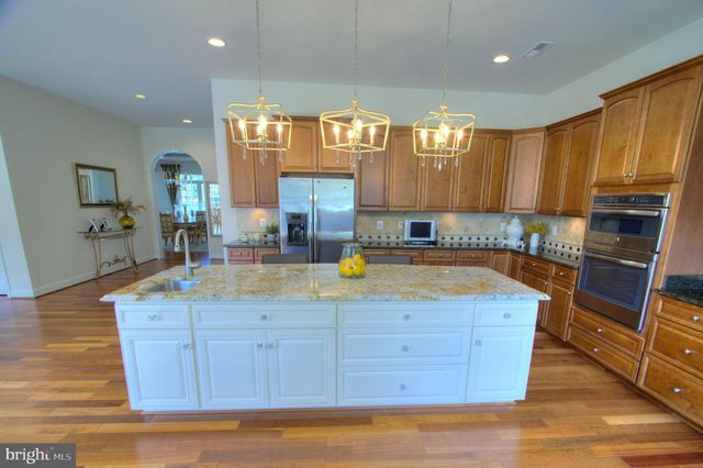 9813 SUNRISE RD, Vienna, VA 22181