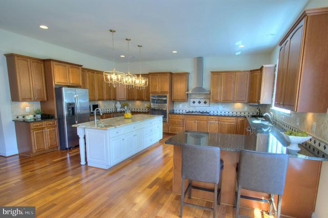 9813 SUNRISE RD, Vienna, VA 22181