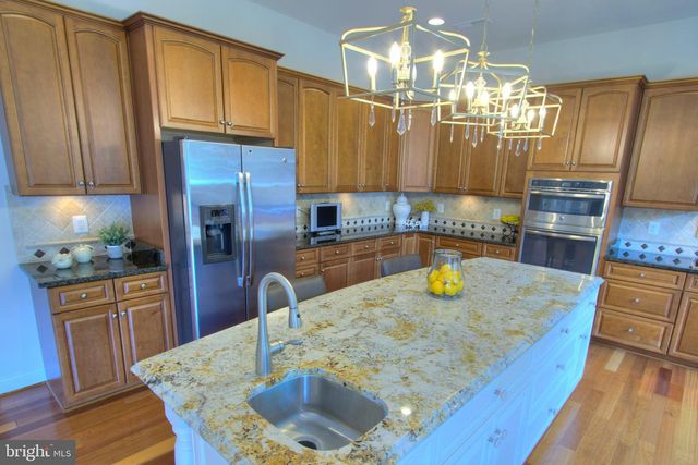 9813 SUNRISE RD, Vienna, VA 22181