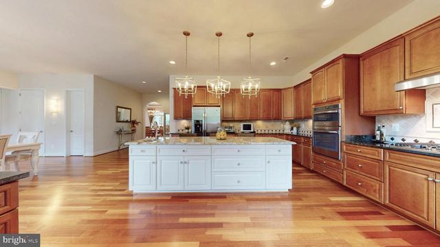 9813 SUNRISE RD, Vienna, VA 22181